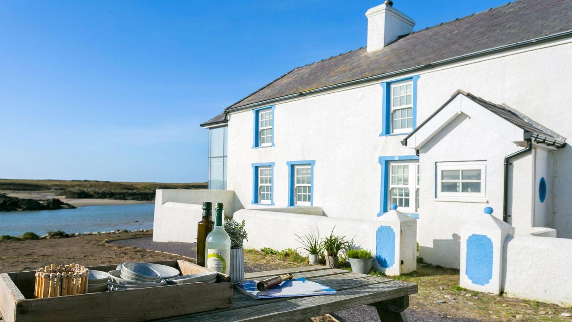Hen Cymyran Villa Caergeiliog Exterior photo