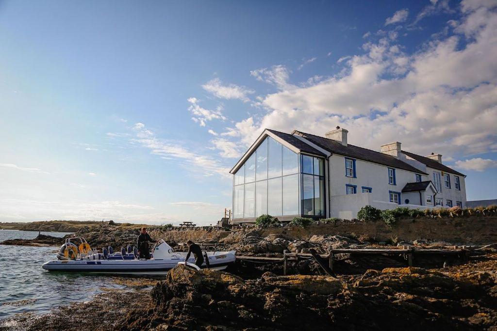 Hen Cymyran Villa Caergeiliog Exterior photo